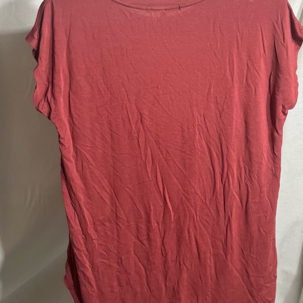Red tee shirt - Picture 2 of 2